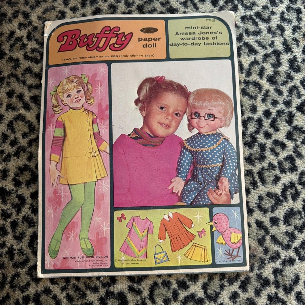 Vintage BUFFY & Mrs. Beasley Paper Doll Book 1968 ('Family Affair' TV show) Z5
